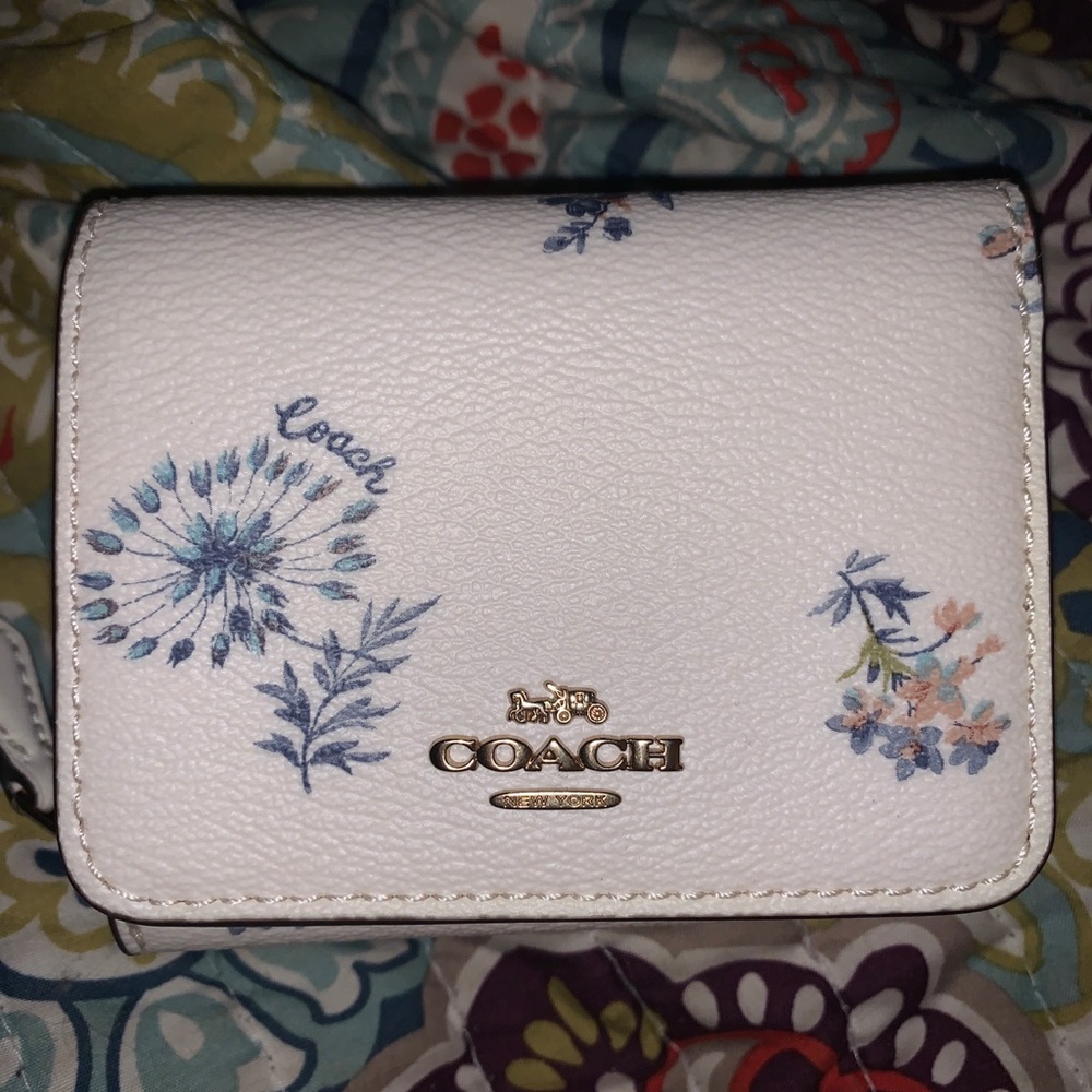 SMALL TRIFOLD WALLET WITH DANDELION FLORAL PRINT